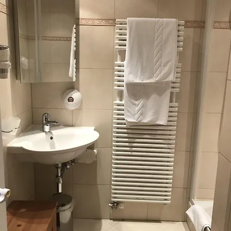 De 3*